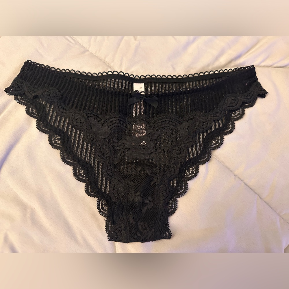 Victoria’s Secret Dream Angels lace black cheekini panty size XS